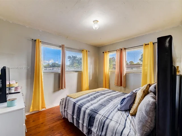 940 NW 181st St, Miami Gardens FL 33169