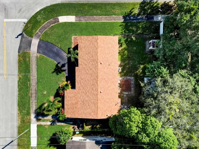 940 NW 181st St, Miami Gardens FL 33169