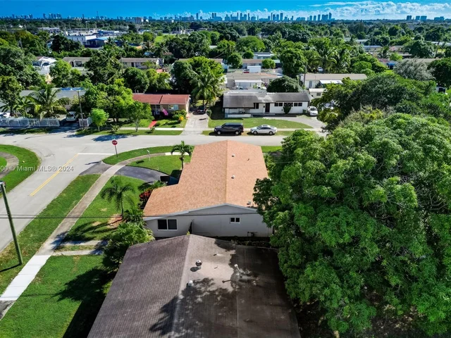 940 NW 181st St, Miami Gardens FL 33169