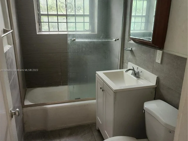 27 NE 43rd St # 2, Miami FL 33137