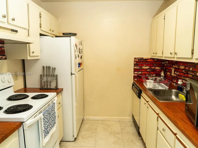 101 SW 132nd Way # 304J, Pembroke Pines FL 33027