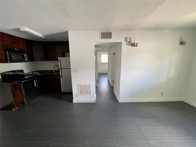 37 SW 14th St # 19, Dania Beach FL 33004