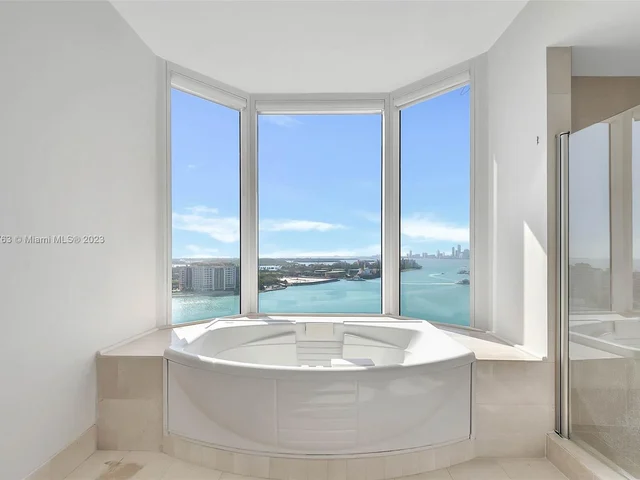 300 S Pointe Dr # 2001, Miami Beach FL 33139