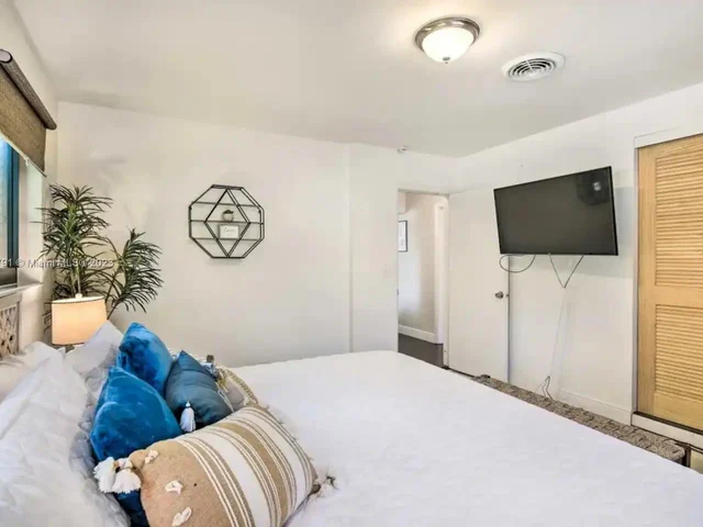 3819 Garfield St, Hollywood FL 33021