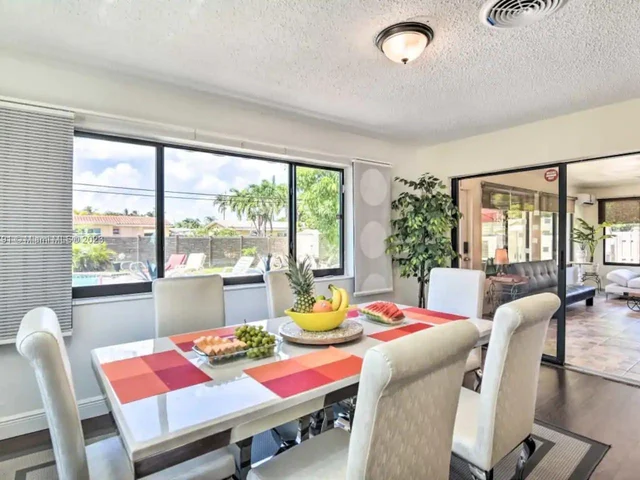 3819 Garfield St, Hollywood FL 33021