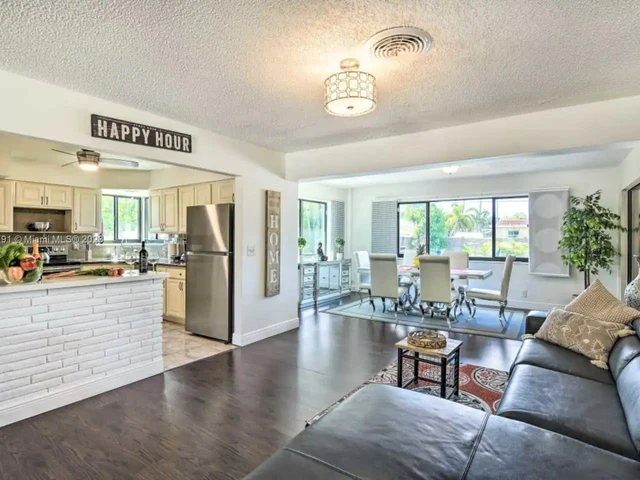 3819 Garfield St, Hollywood FL 33021