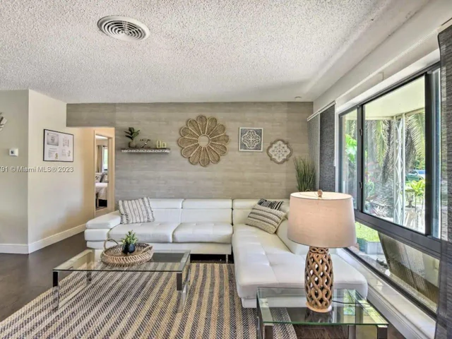 3819 Garfield St, Hollywood FL 33021