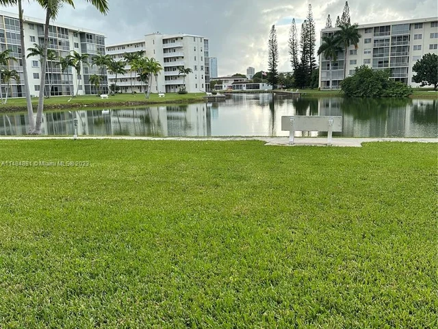 2851 Leonard Dr # J106, Aventura FL 33160