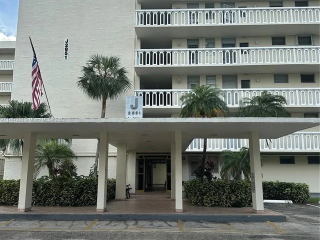2851 Leonard Dr # J106, Aventura FL 33160