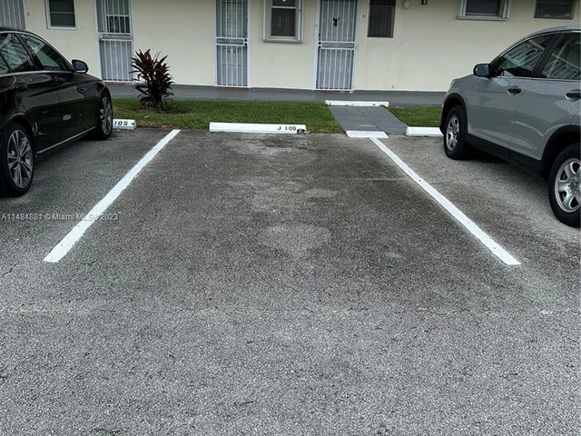 2851 Leonard Dr # J106, Aventura FL 33160