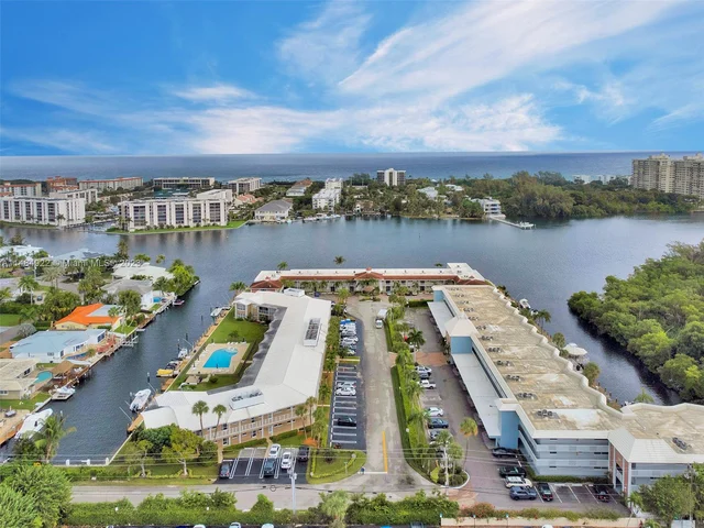 701 NE Harbour Ter # 205, Boca Raton FL 33431