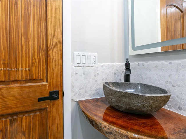 1507 Harding St, Hollywood FL 33020