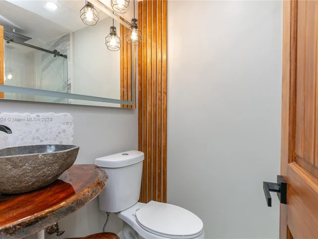 1507 Harding St, Hollywood FL 33020