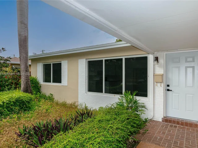 1507 Harding St, Hollywood FL 33020