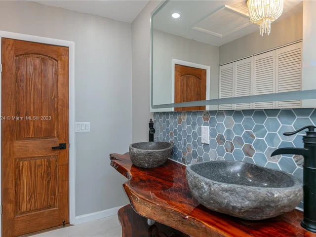 1507 Harding St, Hollywood FL 33020