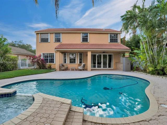 362 Lake Crest Ct, Weston FL 33326