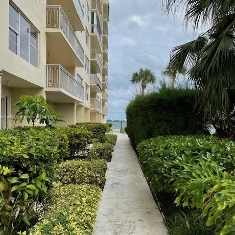 11111 Biscayne Blvd # 1I, Miami FL 33181