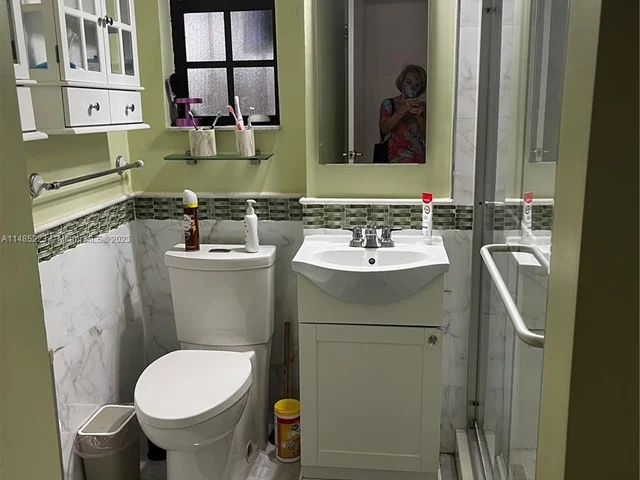 250 SW 68th Ave, Miami FL 33144