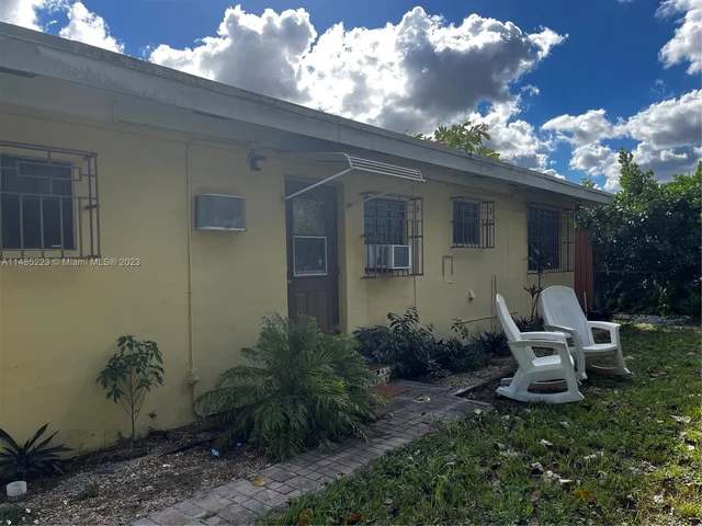 250 SW 68th Ave, Miami FL 33144