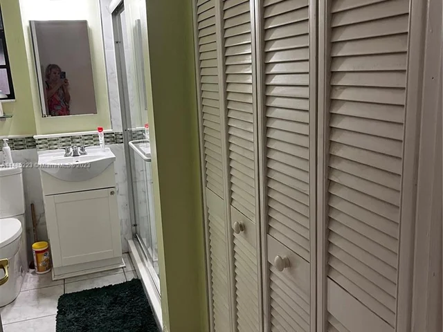 250 SW 68th Ave, Miami FL 33144