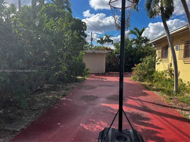 250 SW 68th Ave, Miami FL 33144