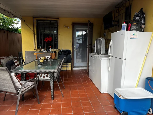 250 SW 68th Ave, Miami FL 33144