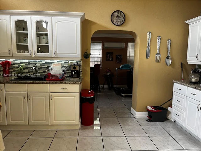 250 SW 68th Ave, Miami FL 33144