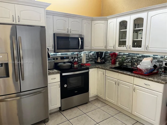 250 SW 68th Ave, Miami FL 33144