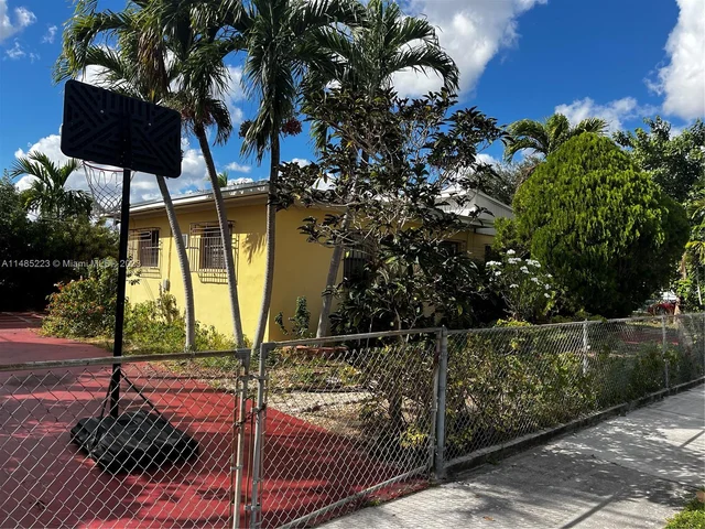 250 SW 68th Ave, Miami FL 33144