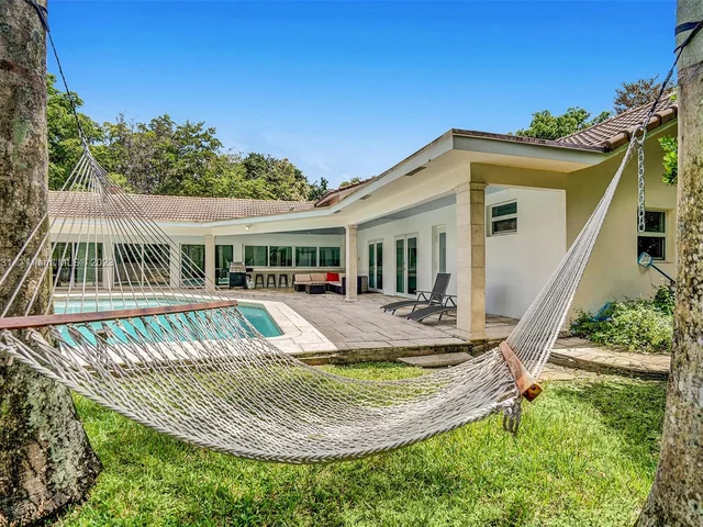 4020 NW 101st Dr, Coral Springs FL 33065