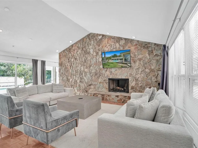 4020 NW 101st Dr, Coral Springs FL 33065