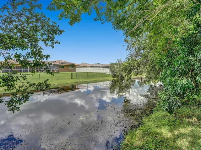 4020 NW 101st Dr, Coral Springs FL 33065