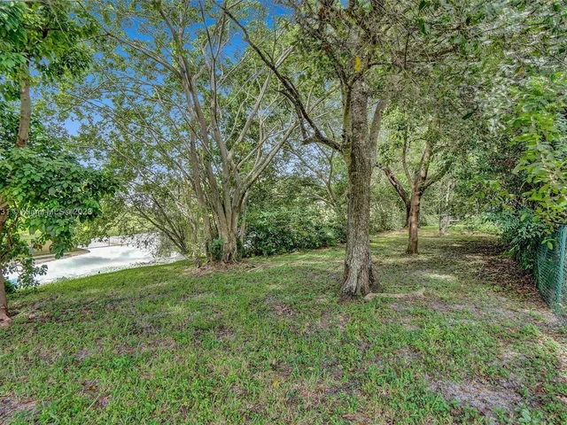 4020 NW 101st Dr, Coral Springs FL 33065