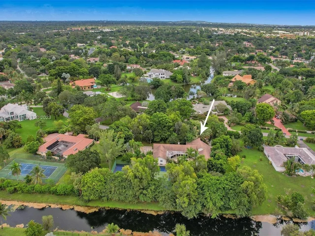 4020 NW 101st Dr, Coral Springs FL 33065