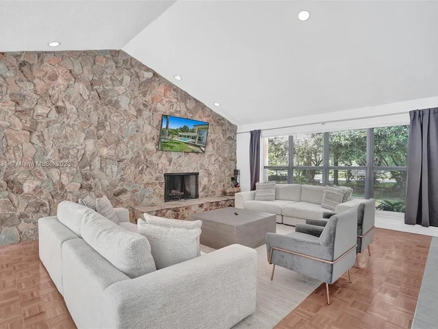 4020 NW 101st Dr, Coral Springs FL 33065