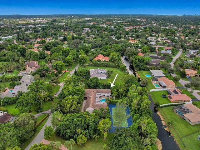 4020 NW 101st Dr, Coral Springs FL 33065