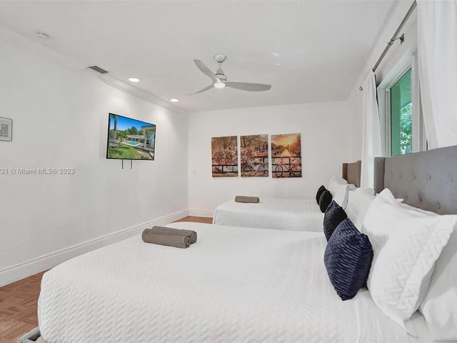 4020 NW 101st Dr, Coral Springs FL 33065