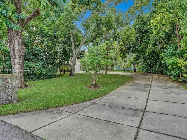 4020 NW 101st Dr, Coral Springs FL 33065