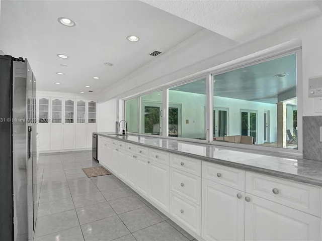 4020 NW 101st Dr, Coral Springs FL 33065