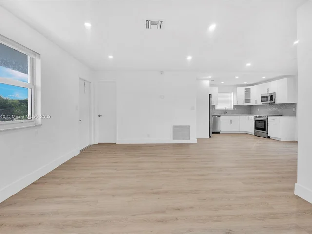 611 SW 11th Dr, Deerfield Beach FL 33441