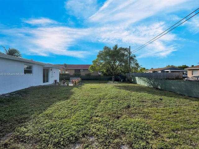 611 SW 11th Dr, Deerfield Beach FL 33441