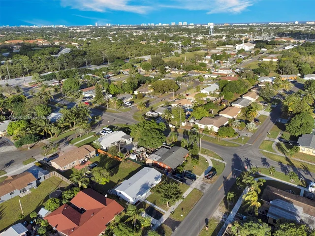 611 SW 11th Dr, Deerfield Beach FL 33441