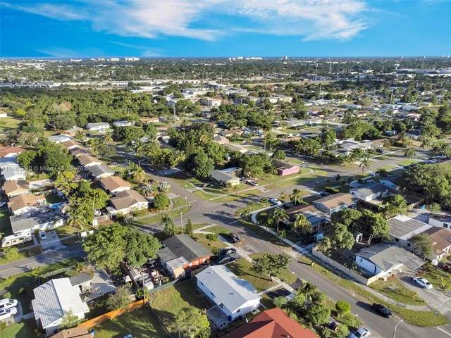 611 SW 11th Dr, Deerfield Beach FL 33441