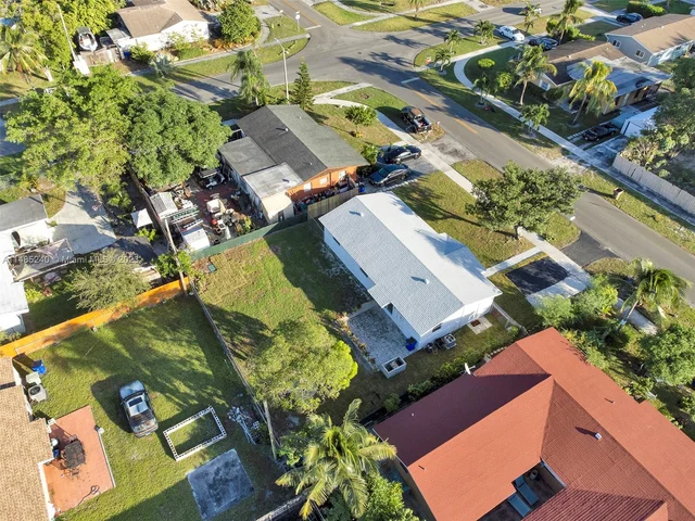 611 SW 11th Dr, Deerfield Beach FL 33441