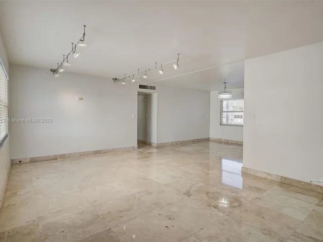 121 Golden Isles Dr # 607, Hallandale Beach FL 33009