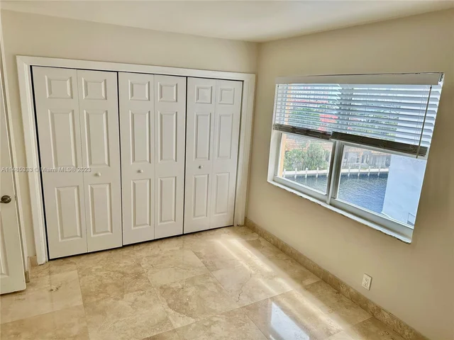 121 Golden Isles Dr # 607, Hallandale Beach FL 33009