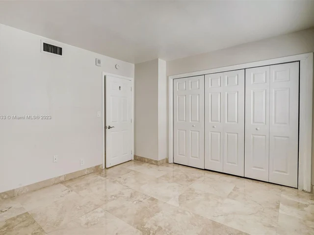 121 Golden Isles Dr # 607, Hallandale Beach FL 33009
