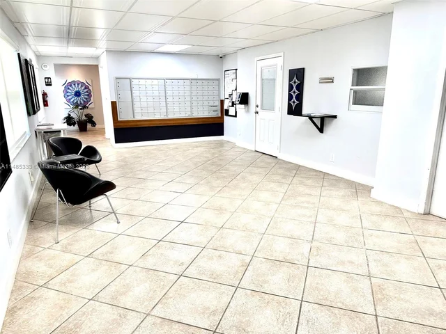 121 Golden Isles Dr # 607, Hallandale Beach FL 33009