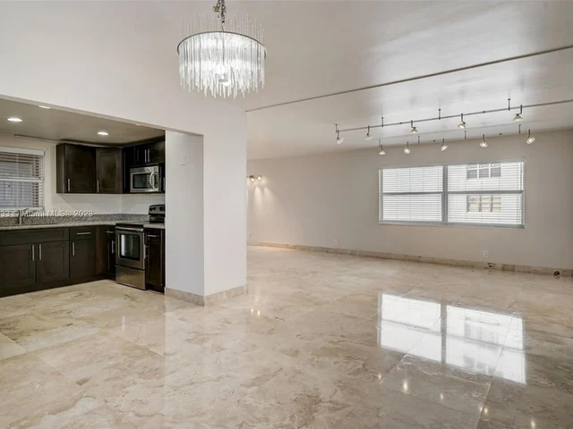 121 Golden Isles Dr # 607, Hallandale Beach FL 33009