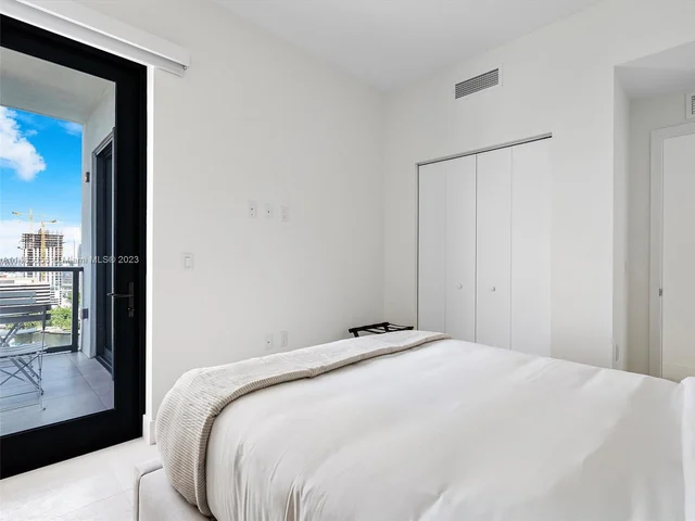 239 SW 9 # 2003, Miami FL 33130